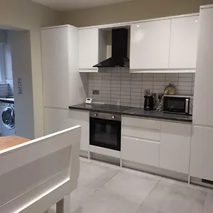 Apartment Modern House In Belfast, Street Parking, Sleeps 8 Belfast